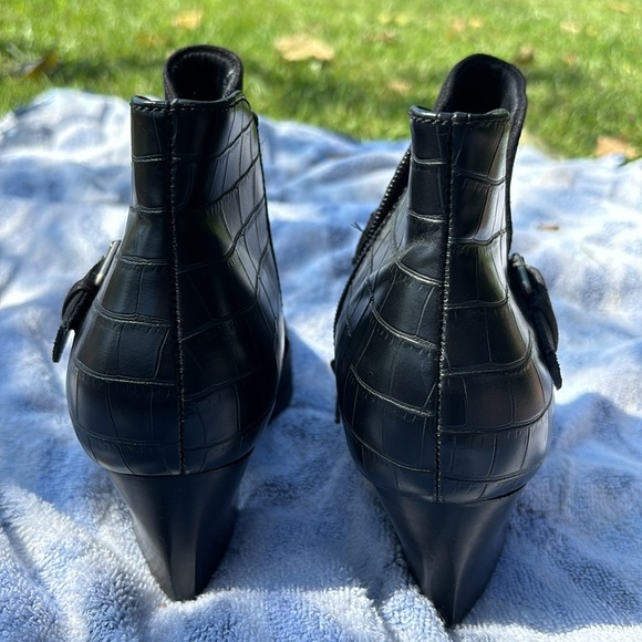 NWT Baretraps Lexi’s Black Croc Heels Strap Buckle Ankle Boots 8M Cut Out Sides - Picture 4 of 16